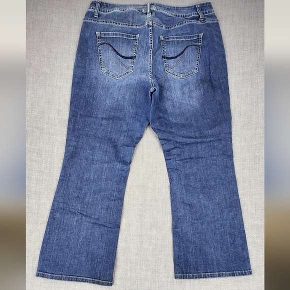 Lane Bryant Bootcut Stretch Denim Blue Jeans Short 28in Inseam - Picture 9 of 10